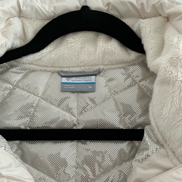 NWT Columbia Women's Heavenly Quilted Vest - Cream/Off-White, size XL. - Picture 4 of 10